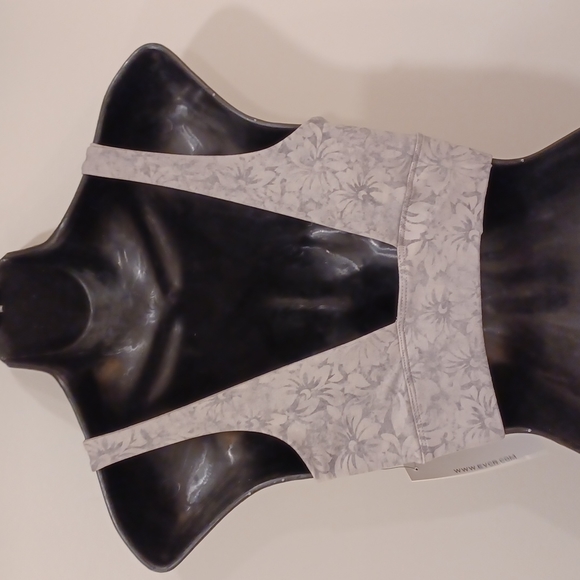 Evolution & Creation Floral Pull On Compression Sports Bra NWT- Sz. Sm - Picture 6 of 9